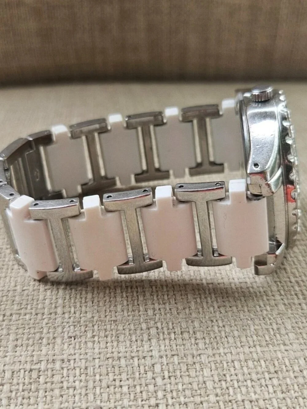 Sanrio Hello Kitty Women Watch White/Silver Tone Analog Quartz Wrist Watch